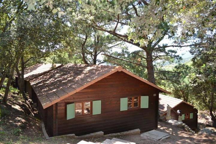 Gîte pour 5 personnes, avec terrasse et bassin pour enfant ainsi que piscine et jacuzzi à Olmeto
