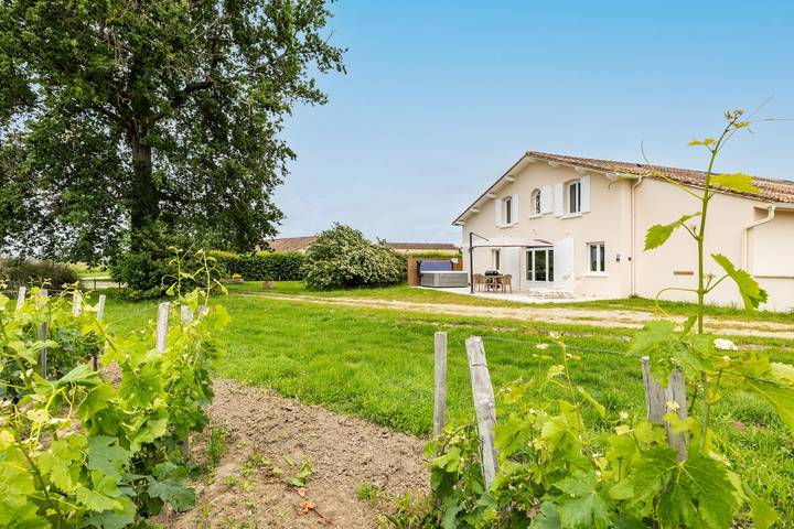 Maison du Grand Chêne: casa de vacaciones con Wi-Fi en el corazón del viñedo in Saint-Sulpice-de-Faleyrens, Región de Libourne