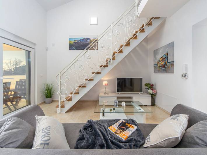 Ferienhaus für 6 Personen, mit Terrasse und Garten in Sibenik