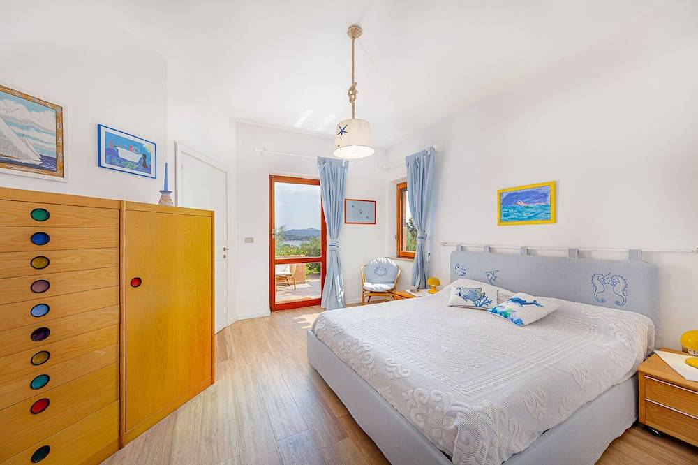 Villa Gaviel,discesa privata su spiaggia solitaria, panoramica a P. Istana, wifi in Porto Istana, Gallura