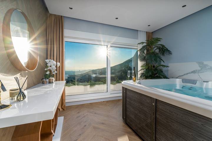 Luxusvilla 7th Heaven mit beheiztem Pool, Whirlpool, Fitnessraum und Panoramablick auf die Stadt Split in Klis, Split-Dalmatien