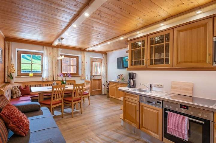 Ferienhaus für 8 Personen, mit Balkon und Garten