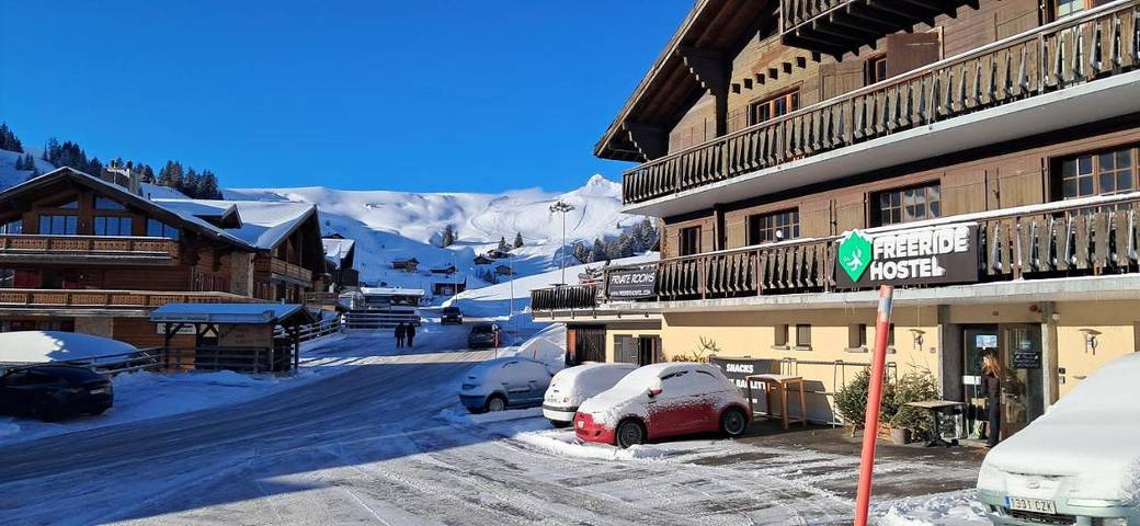 Location de vacances pour 12 personnes, avec jardin à Val-d'Illiez
