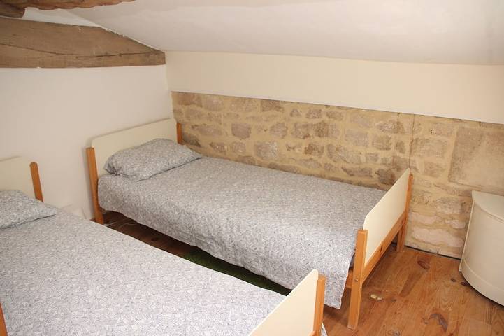 Location de vacances pour 5 personnes, avec terrasse ainsi que jardin et piscine à Migron - 3