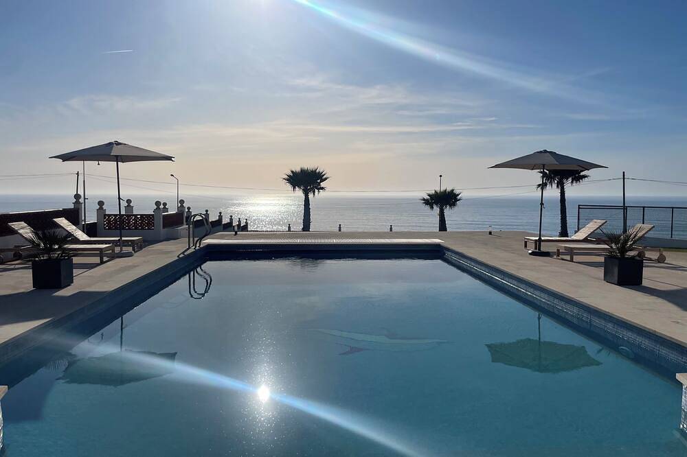 Villa for 14 People in Praia da Foz do Lizandro, Ericeira