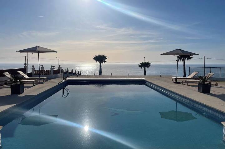 Villa for 14 people, with hot tub and balcony as well as garden in Ericeira