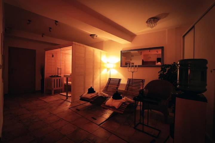 Gîte pour 2 personnes, avec terrasse ainsi que jacuzzi et sauna à Tábor