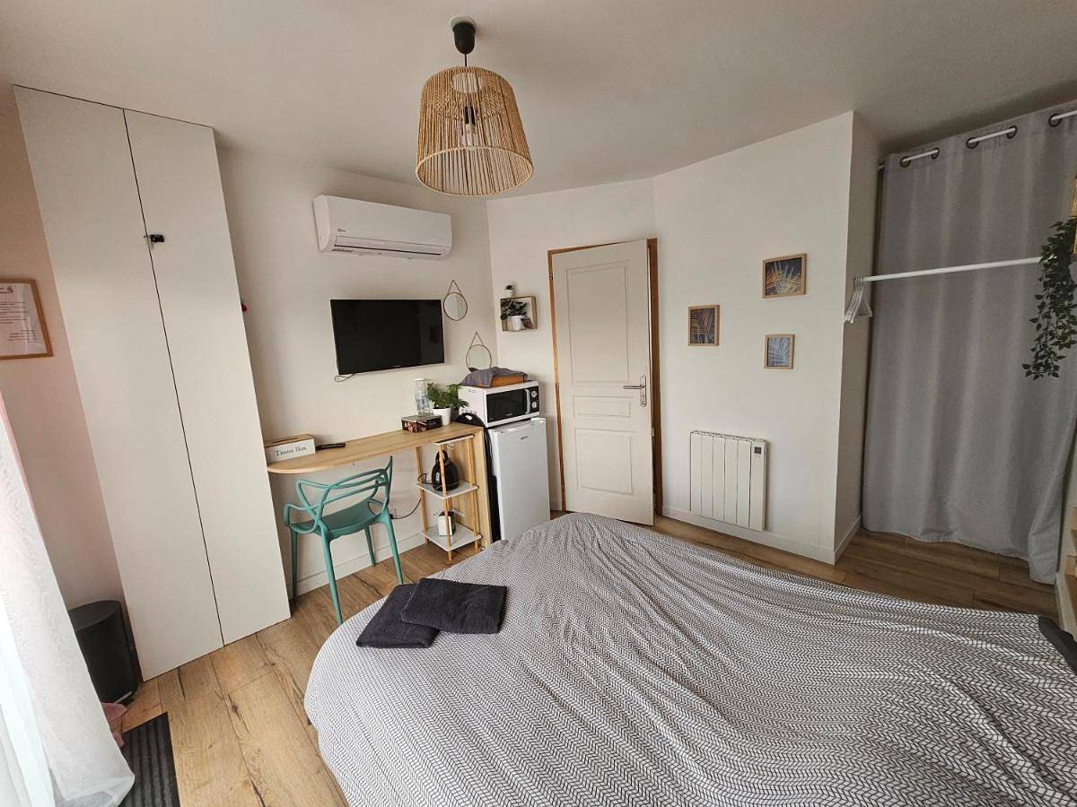 Double Room with Private Bathroom in Montauban, Tarn-et-Garonne