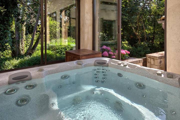 Location de vacances pour 14 personnes, avec piscine et jardin ainsi que sauna et jacuzzi à Carignan-de-Bordeaux - 2