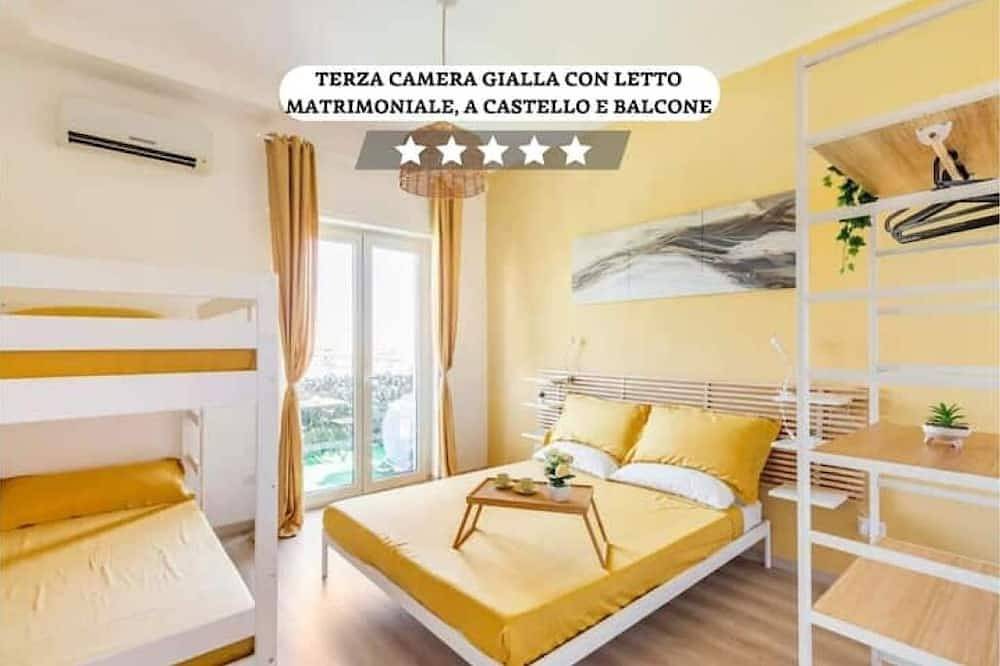 Geheel appartement, [Panoramic and 90 meters from the sea] in Castel Volturno, Provincie Caserta