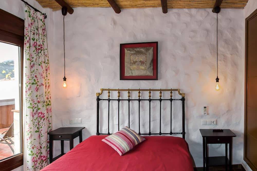 Magnífica villa con terraza, jacuzzi y unas impresionantes vistas in Canillas de Albaida, Provincia de Málaga