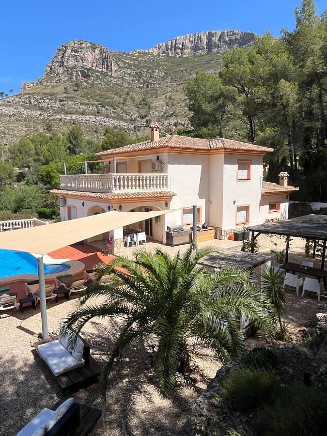 Chalet para 8 personas, con vistas además de piscina y jardín en Provincia de Valencia