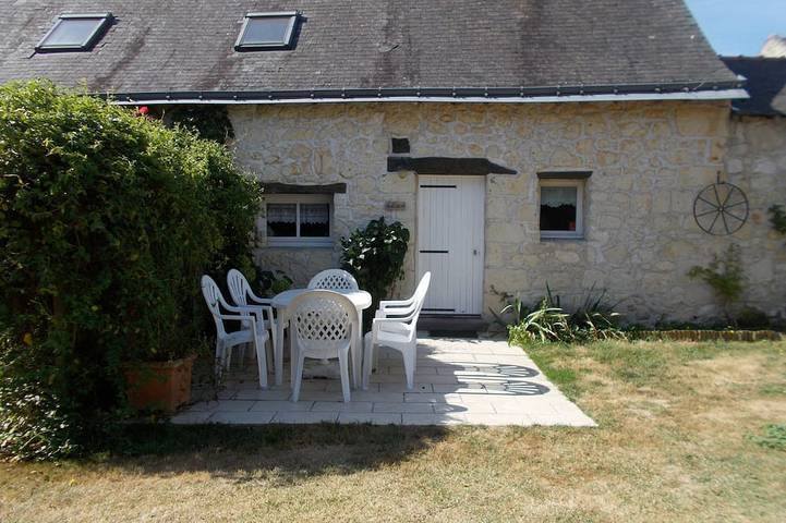 Location de vacances pour 6 personnes, avec piscine et jardin à Allonnes