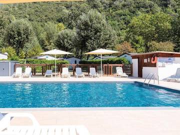 Mobil home pour 4 personnes, avec terrasse et bassin pour enfant à Roquefort-les-Pins