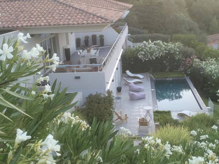 Location de vacances pour 6 personnes, avec jardin ainsi que vue et piscine dans Plage Marinella - 3