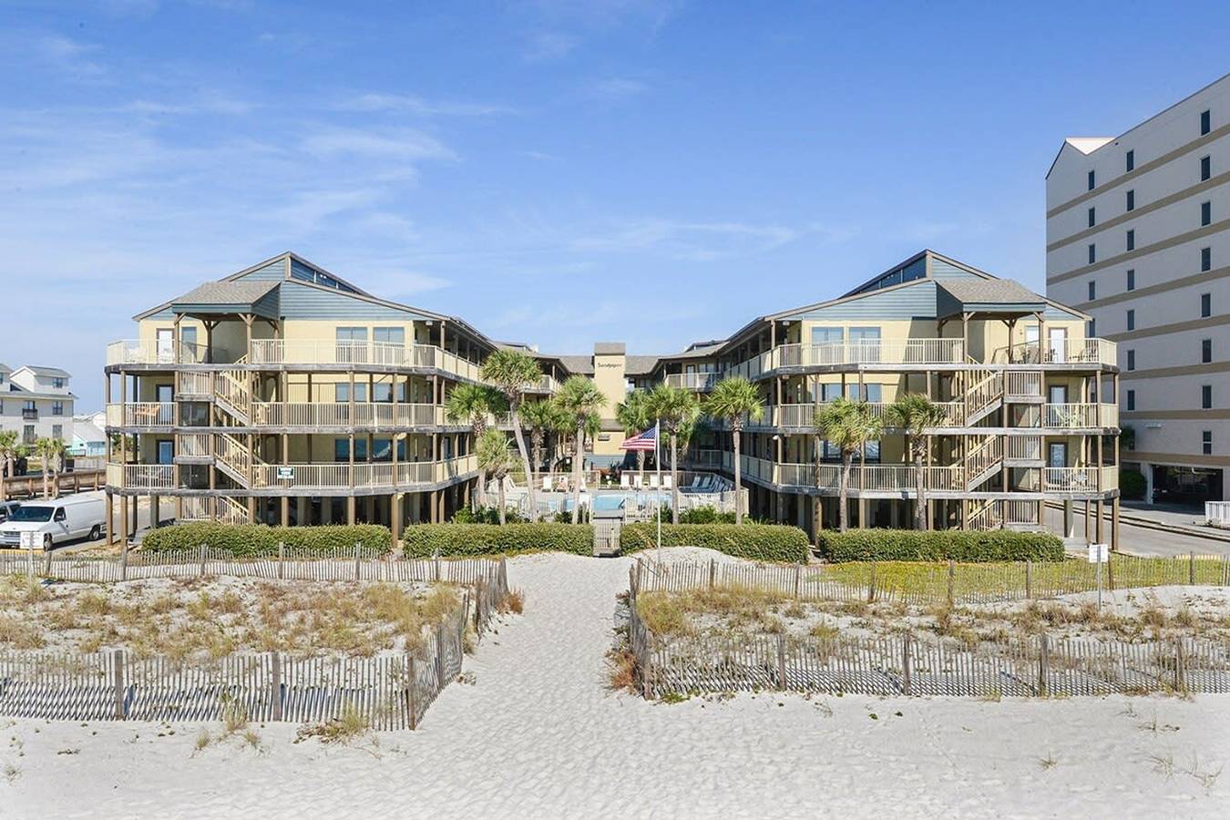Entire apartment, Sandpiper 1C- Stylish Gulf-side affordable in Gulf Shores, Mobile Bay