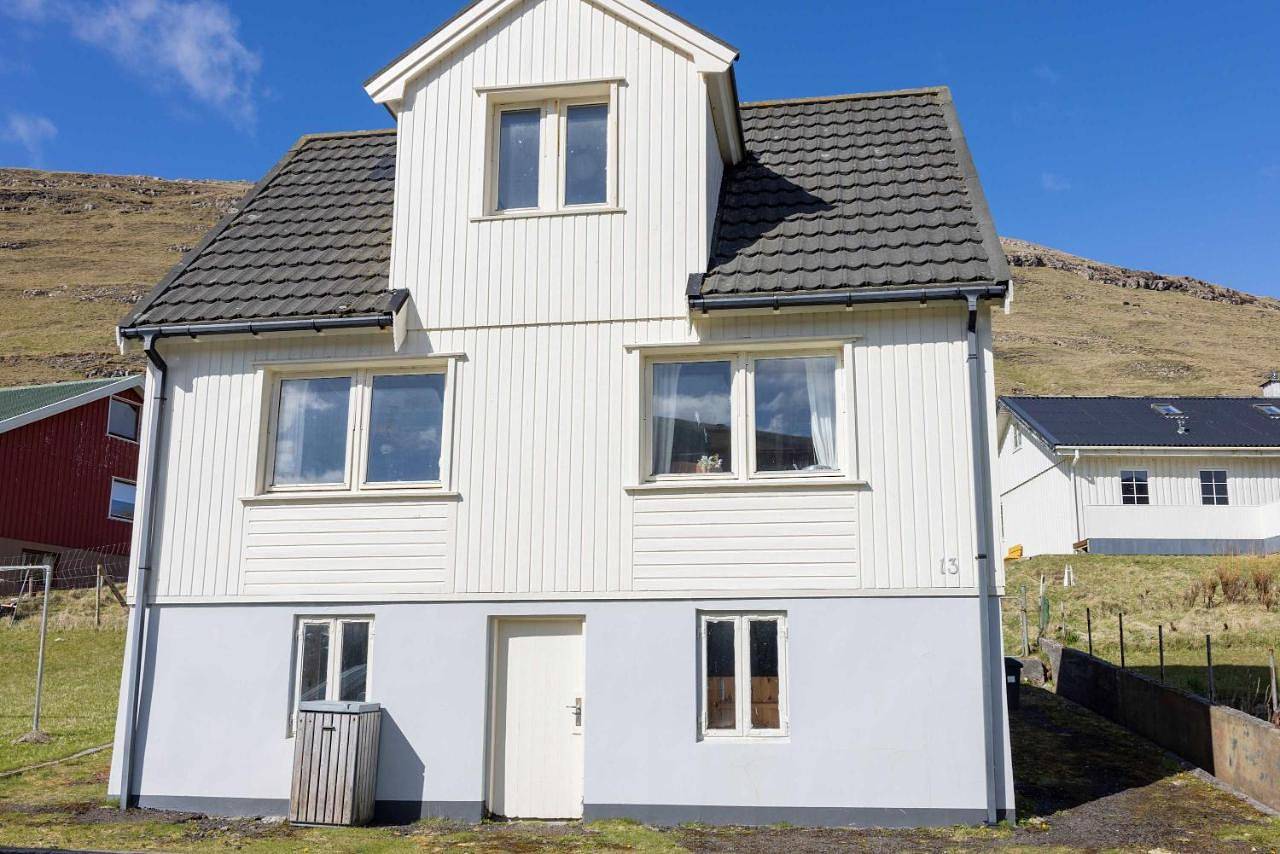 Ganze Wohnung, Calm and remote seaside getaway in Husavik - A rustarinum in Färöer