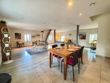 Gîte pour 4 personnes, avec jardin et vue à Morestel