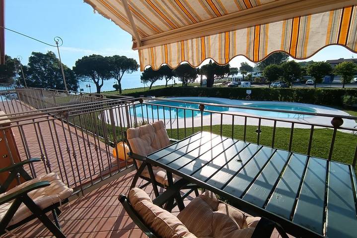 Ferienwohnung für 4 Personen, mit Balkon/Terrasse und Pool sowie Seeblick in Sirmione - 2
