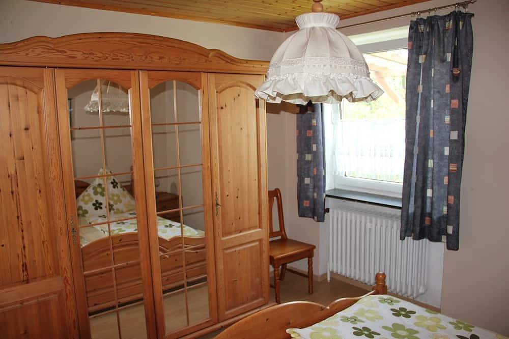 Ganze Wohnung, Gemütliche Ferienwohnung (48qm) mit überdachtem Balkon in Wunsiedel, Landkreis Wunsiedel im Fichtelgebirge