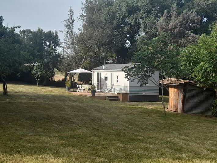 Camping pour 4 personnes, avec jardin ainsi que terrasse et vue