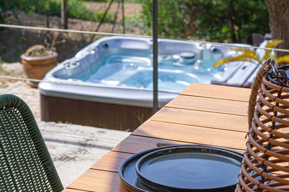 La Villa Jausserane Jacuzzi Piscine in Toulon, Côte méditerranéenne (France)