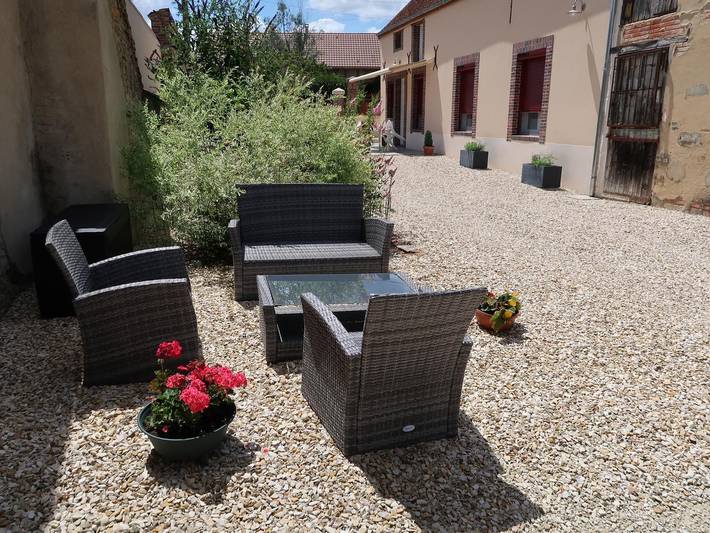 Charmantes renoviertes Haus mit Garten, Klimaanlage, Wi-Fi, Haustiere erlaubt in Chéu, Auxerre und Umgebung