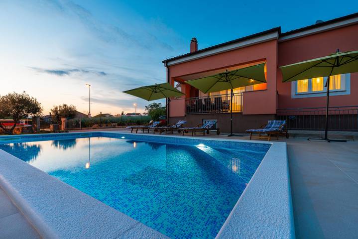 Villa for 10 people, with Balcony and Terrace as well as Garden in Zadar (Municipality)