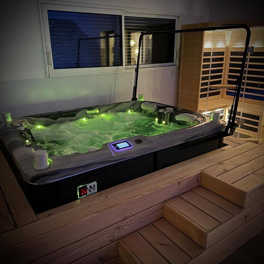 Maison privative avec piscine intérieure, spa, sauna, cinéma et billard in Échenoz-la-Méline, Haute-Saône