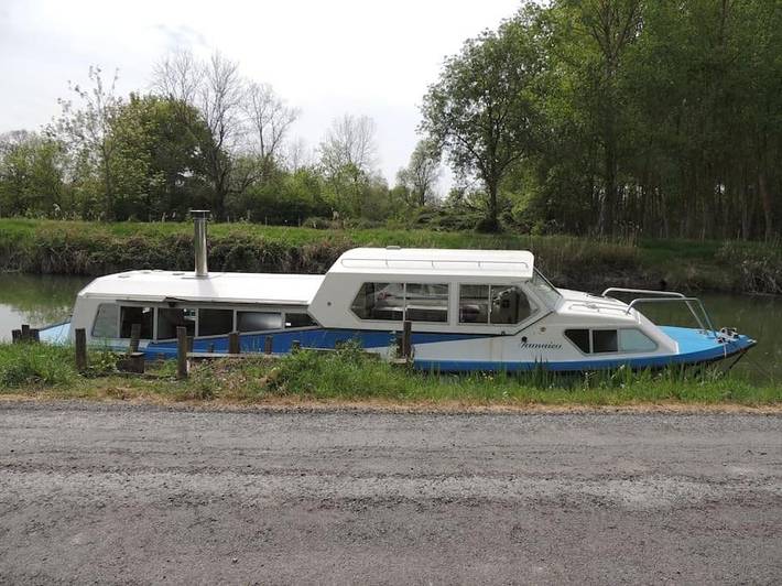 Bateau pour 4 personnes, avec vue et jardin, adapté aux familles à Saint-Hilaire-la-Palud - 2