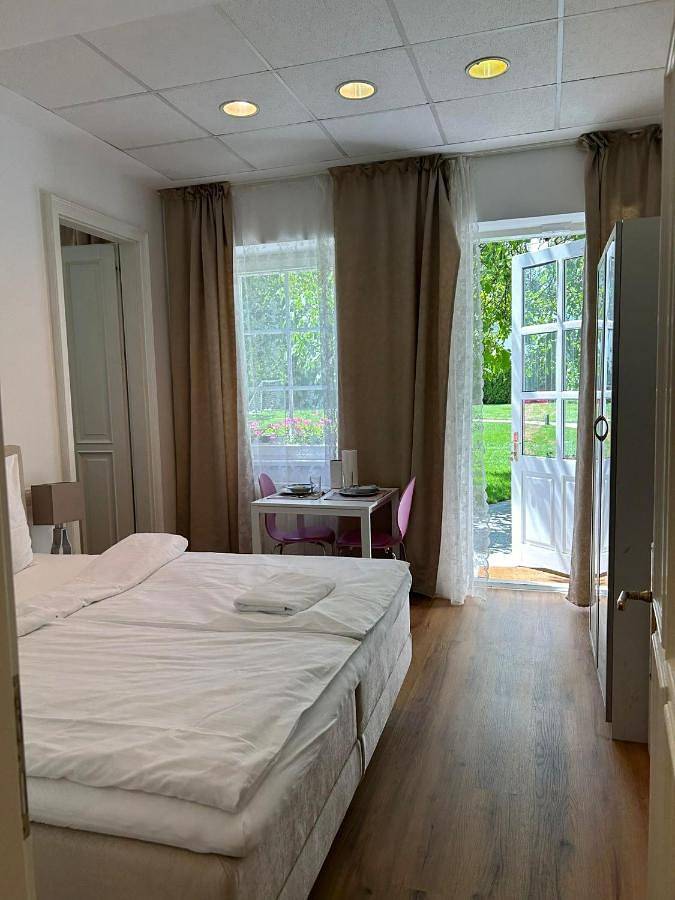 Ferienwohnung für 2 Personen, mit Ausblick und Kinderpool sowie Garten und Pool in Baden bei Wien - 4