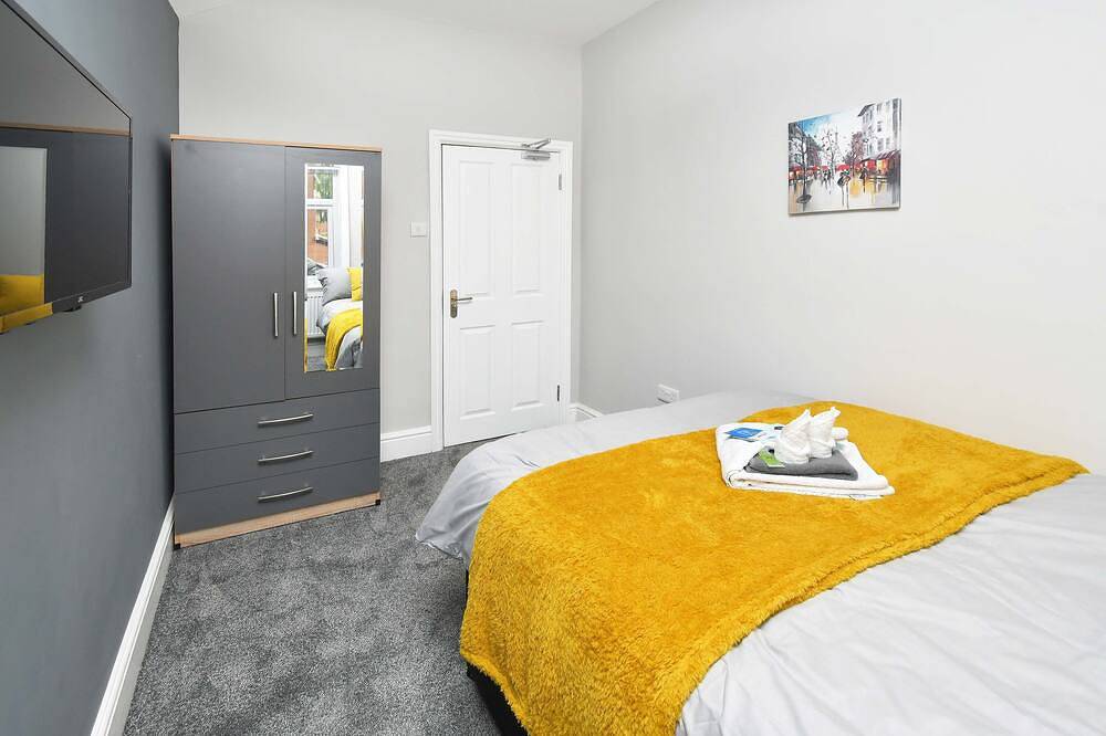 Superior-Doppelzimmer-Gemeinsames Badezimmer-With Tv in Crewe, Cheshire East