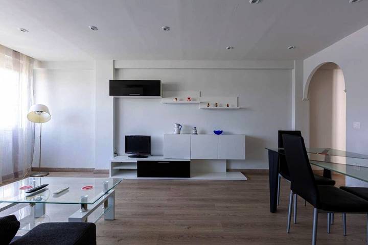 Ferienwohnung für 3 Personen, mit Balkon und Ausblick sowie Seeblick, kinderfreundlich in Madrid - 4