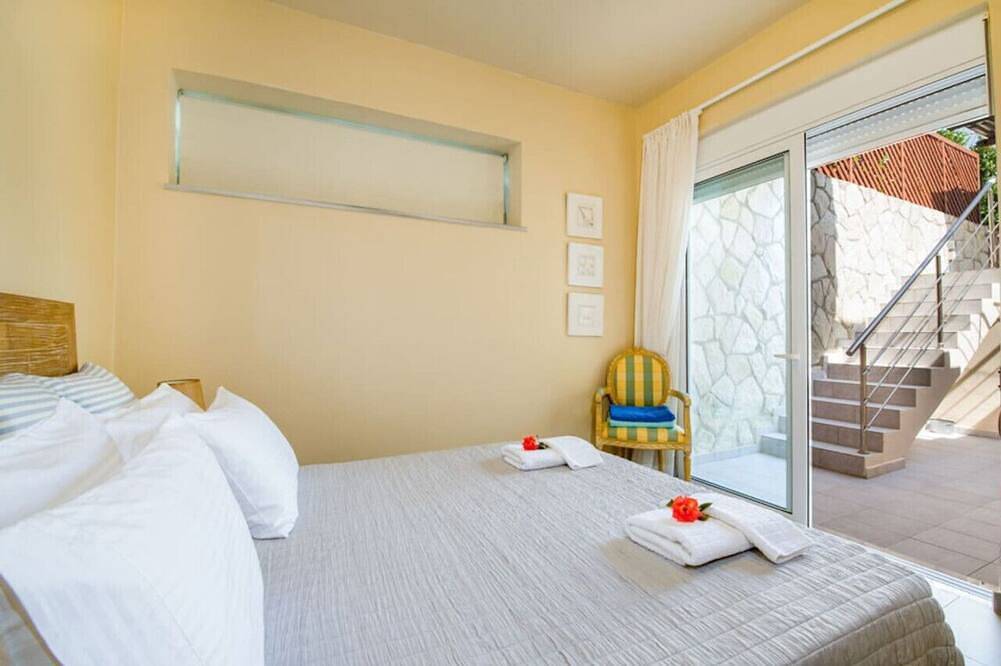 The Seaside Villa - A beach front compound villa with a private pool in Kalyves, Chania und Umgebung