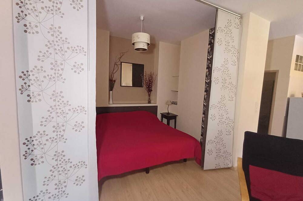 La Glycine - Poussan in Poussan, Côte d'Améthyste