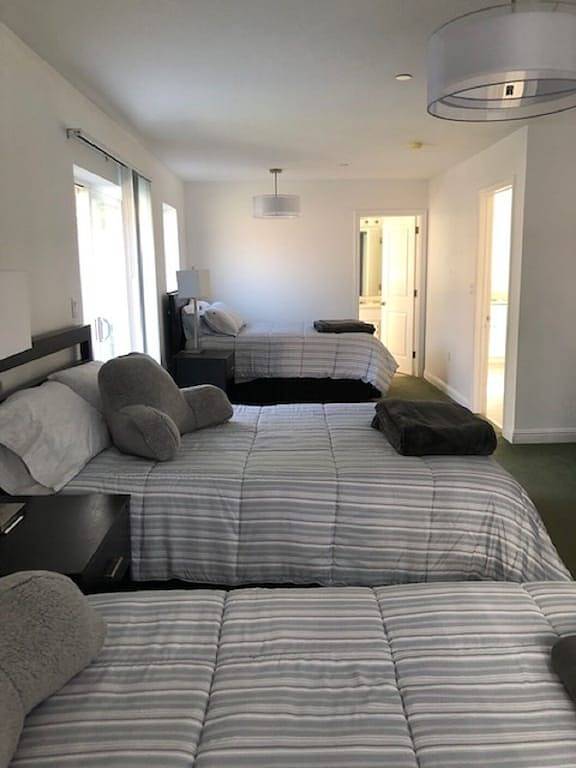 Vacation rental for 8 people, with hot tub and yard in Pacifica