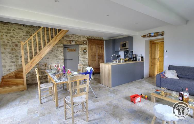 Gîte pour 4 personnes, avec Terrasse et Jardin à Thurins