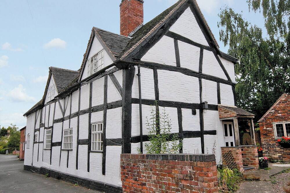 Swiss Cottage - E5375 in Staffordshire