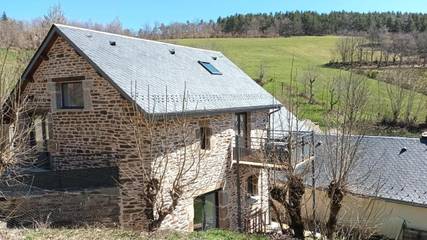 Gîte pour 4 personnes, avec terrasse et vue à Barjac (Lozère)