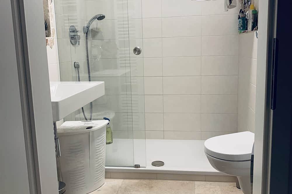 Modern vacation apartment \"La Fredo\" near Lake Starnberg, 5 minutes' walk to public transport in Wolfratshausen, Tölzer Land