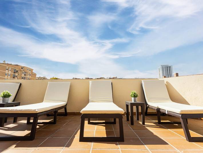 Apartamento vacacional entero, H2M Montesa 2 Planta 700m playa. Terraza en azotea in Carretera de Cádiz, Málaga