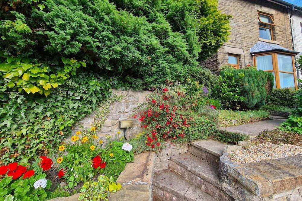 Victorian Garden Cottage Buxton in Buxton, Derbyshire