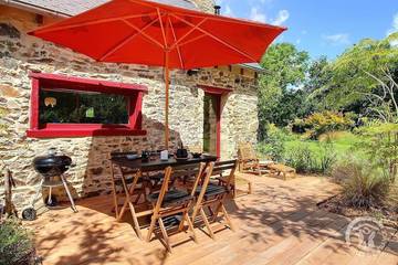 Gîte pour 2 personnes, avec terrasse et jardin à Saint-Clet