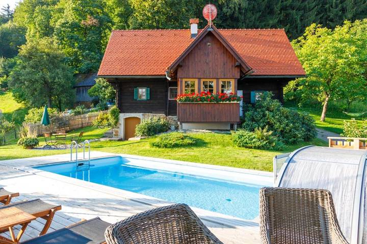 Ferienhaus für 8 Personen, mit Garten und Pool sowie Ausblick, mit Haustier - 1