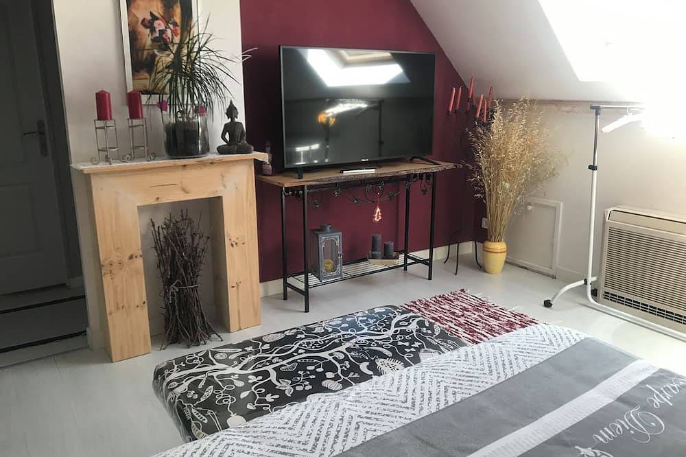 Logement avec entrée privative pour 4 personnes et éventuellement un bébé. in Chécy, Vallée de la Loire