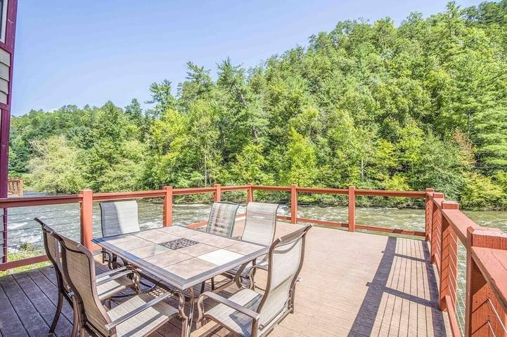 Cabane en bois pour 10 personnes, avec terrasse - 1