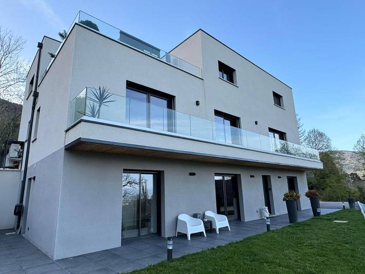 Gîte pour 6 personnes, avec Terrasse et Jardin ainsi que Vue sur le lac et Vue dans Station de Monts Jura - 4