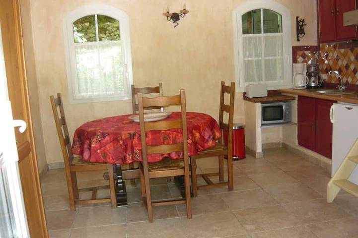 Gîte pour 4 personnes, avec jardin et piscine, animaux acceptés à Belgentier - 3