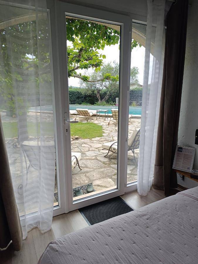 Location de vacances pour 2 personnes, avec jacuzzi et piscine ainsi que jardin et terrasse, animaux acceptés à Deaux - 2