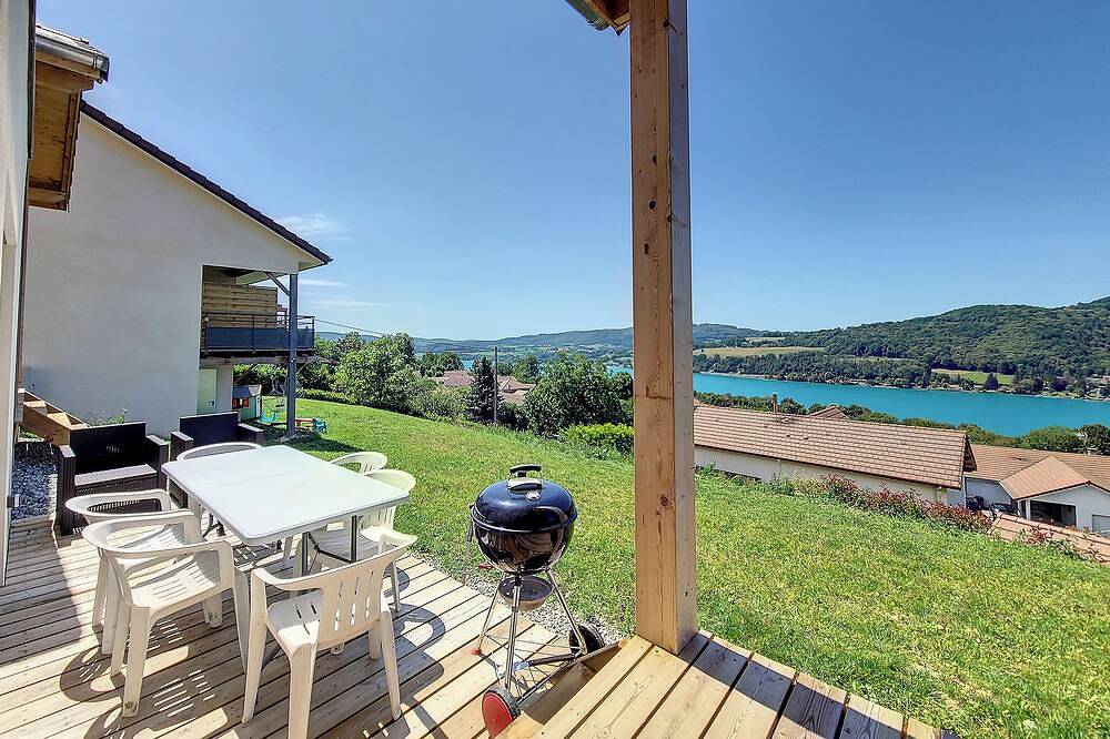 Maison de vacances avec une vue exceptionnelle sur lac de paladru in Bilieu, Lac de Paladru